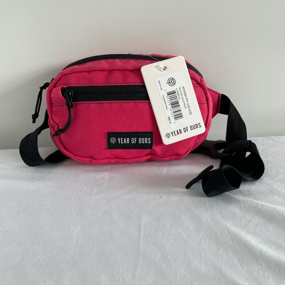 Year of Ours Runyon Waistpack Fanny Hip Bag in Hyperpink Pink - Picture 2 of 8